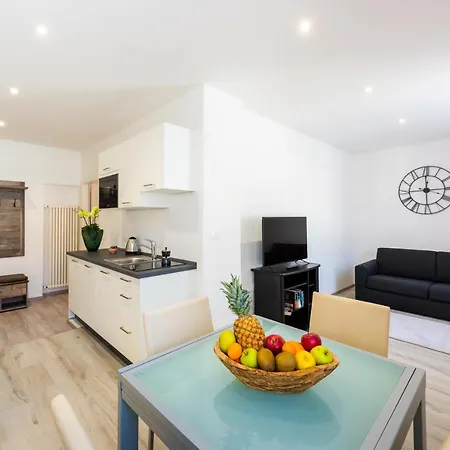 Apartament Lara's *